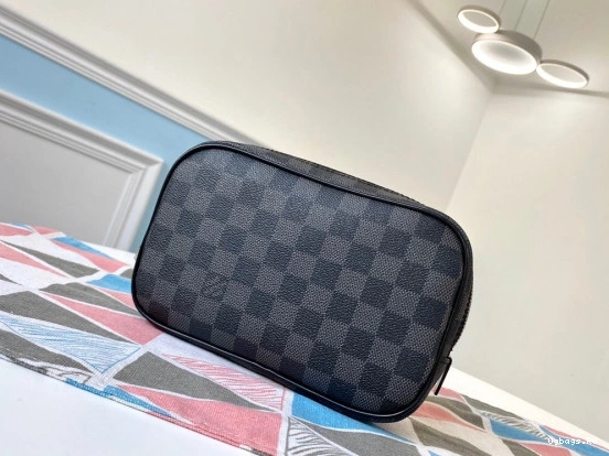 TOILETRY POUCH PM VUITTON LOUIS 0408